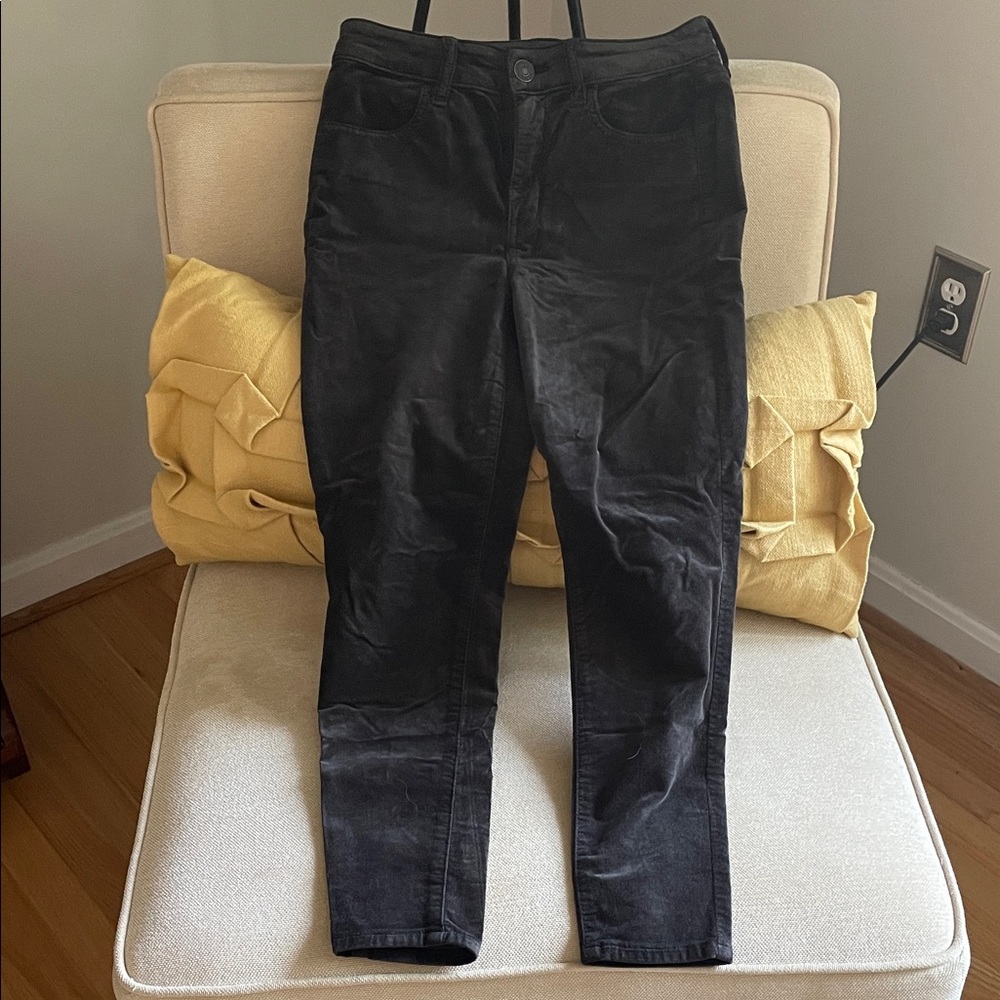 American Eagle Women's Black Velvet Jeans Size 2 XShort